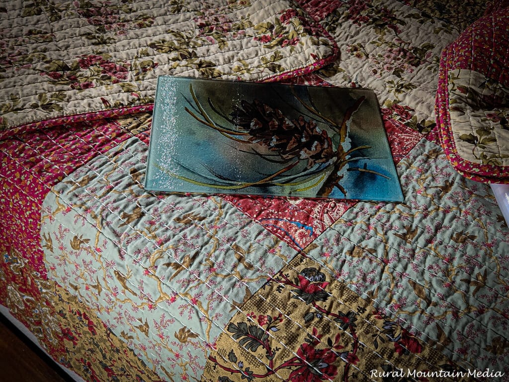 Cabin bedroom pinecone ceramic tray quilt